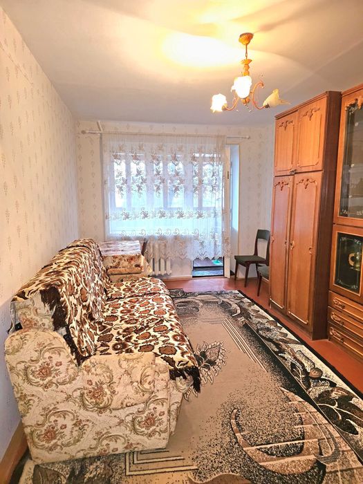 двох кімнатна квартира ПІВ-ЗАХІД меблі та побутова техніка. Валєріч