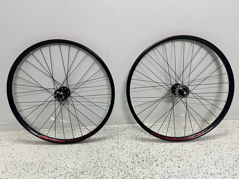 Koła rowerowe 26” DIRT Tanke GŁOŚNE Dartmoor RED Sapim