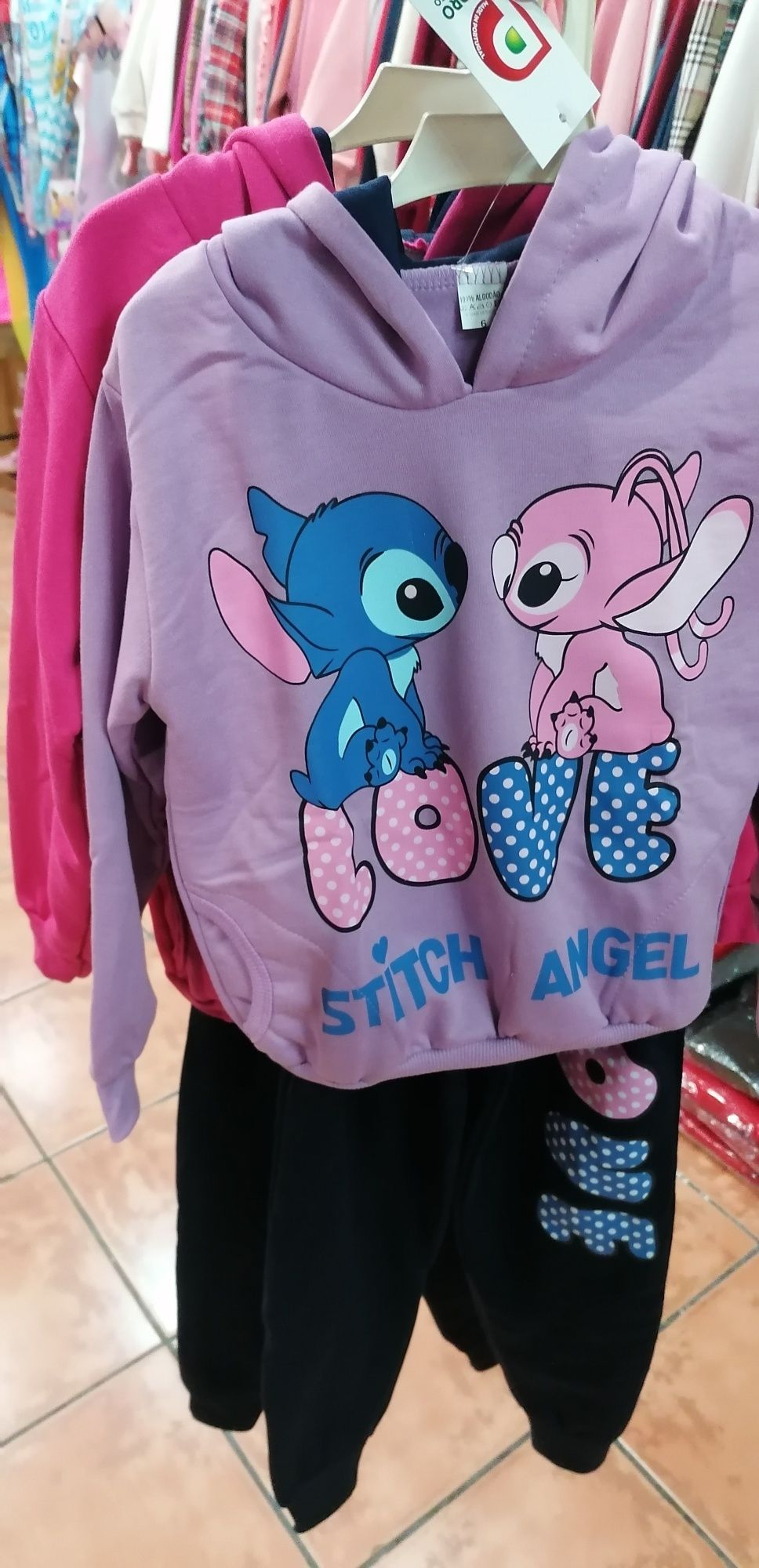 Vários fatos de treino de criança cardados  stitch, divertida Mente