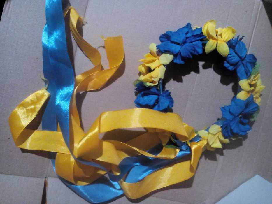 віночок жовто - блакитний , обруч з маками  .