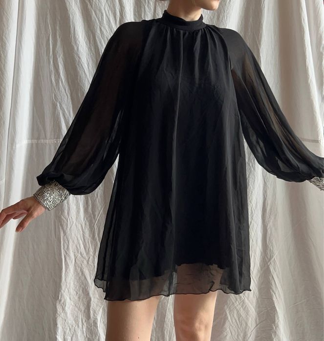 Чорна сукня з блискітками на рукавах, святкова