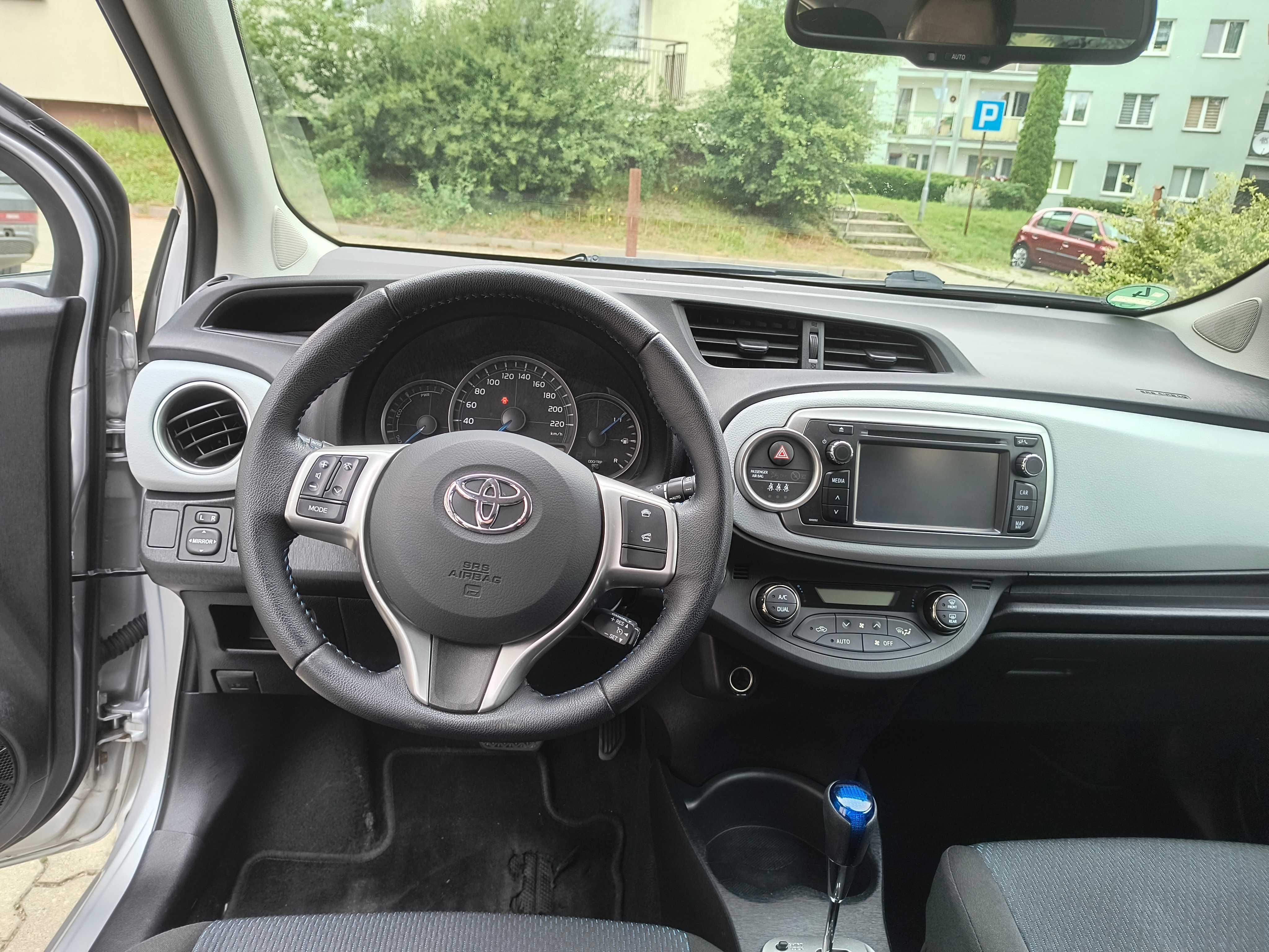 Toyota Yaris 1.5 benzyna Automat Hybryda 2013 r