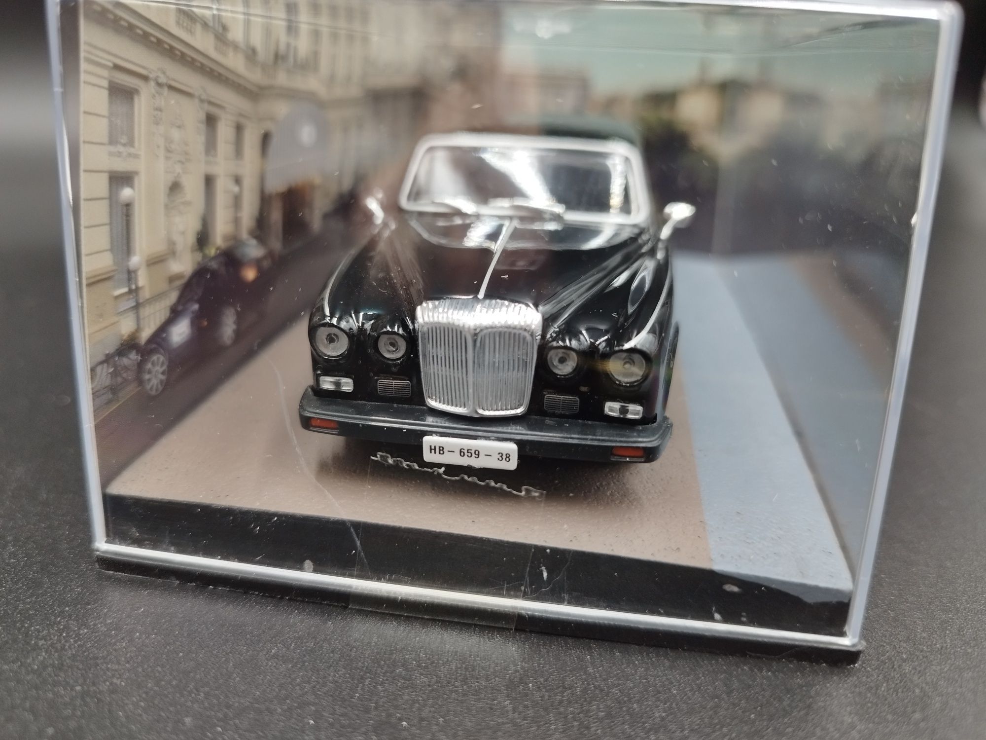 1:43 Altaya Daimler Limusine 007 James Bond Casio Royale model
