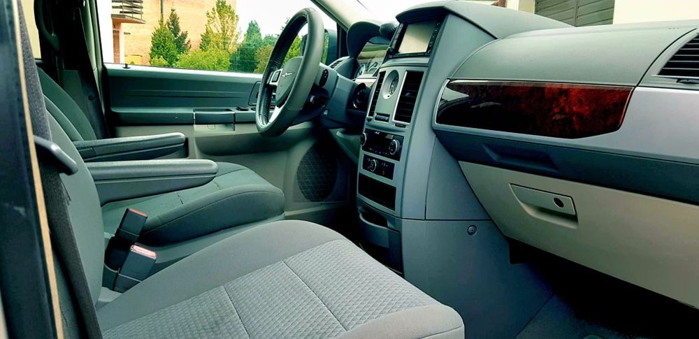 Chrysler Grand Voyager 2.8 litra diesel Automat 7 osób SALON POLSKA!