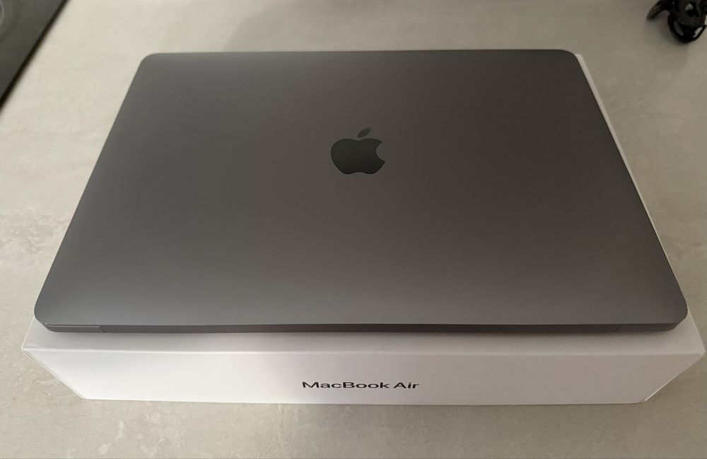 Apple MacBook Air M1 2020 | 13,3" 8/256 GB | Bardzo dobry stan