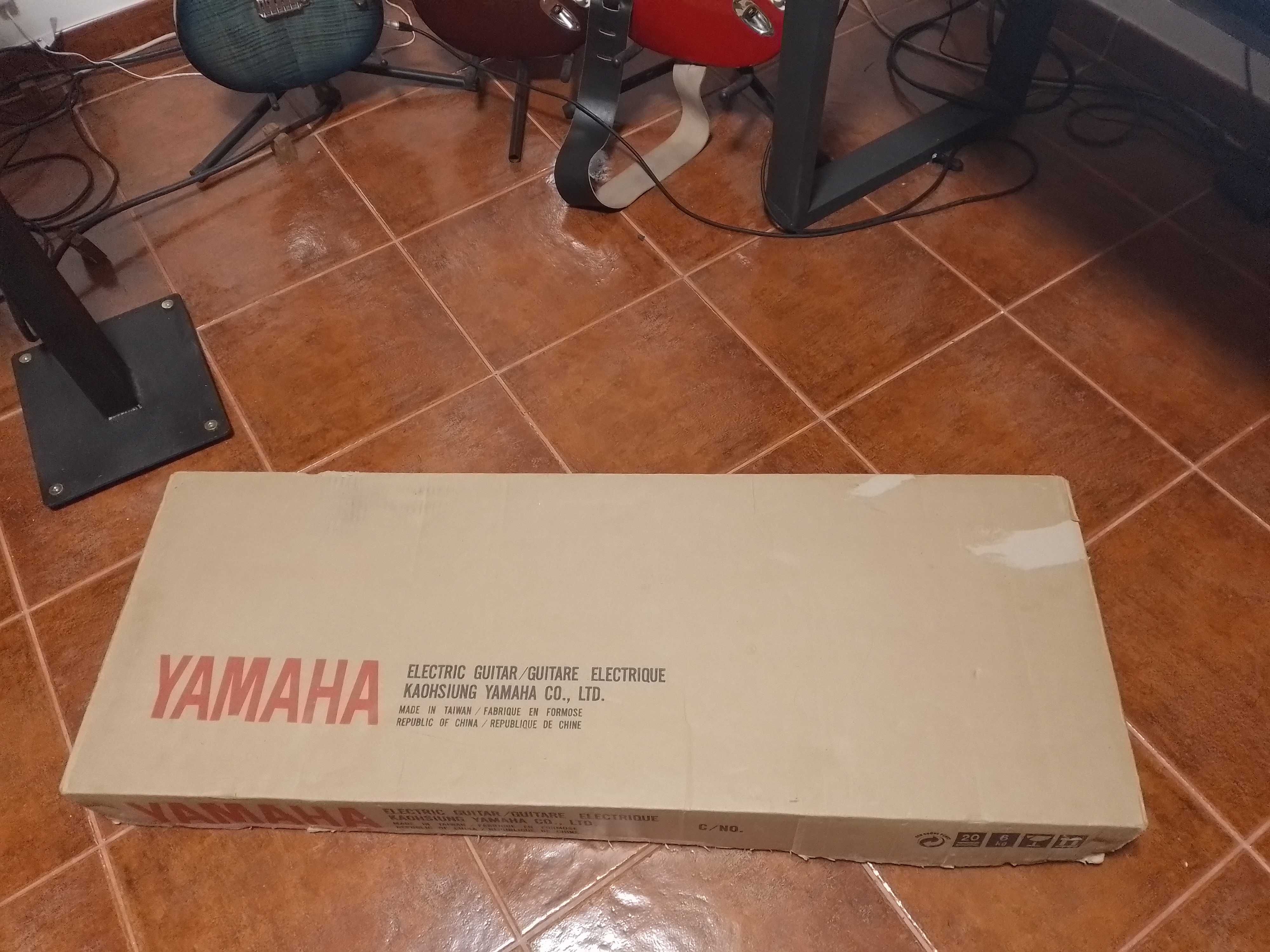 Yamaha APX4 vintage