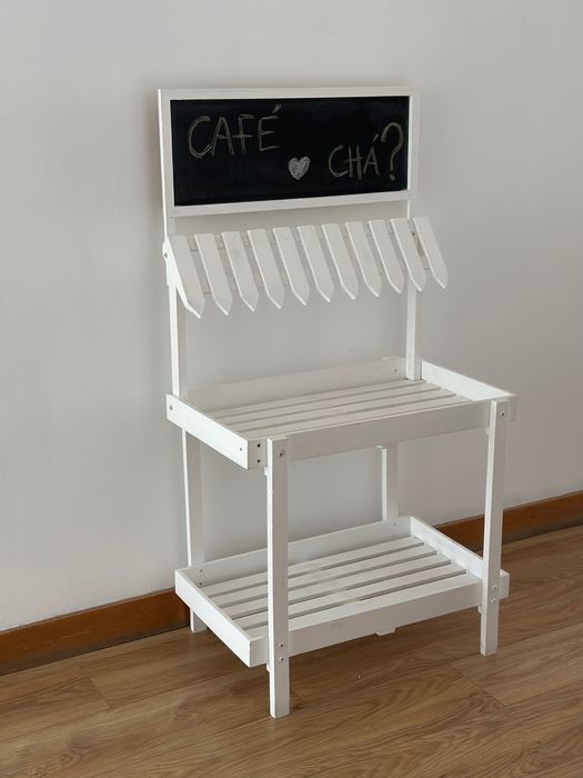 Móvel decoração com quadro em giz