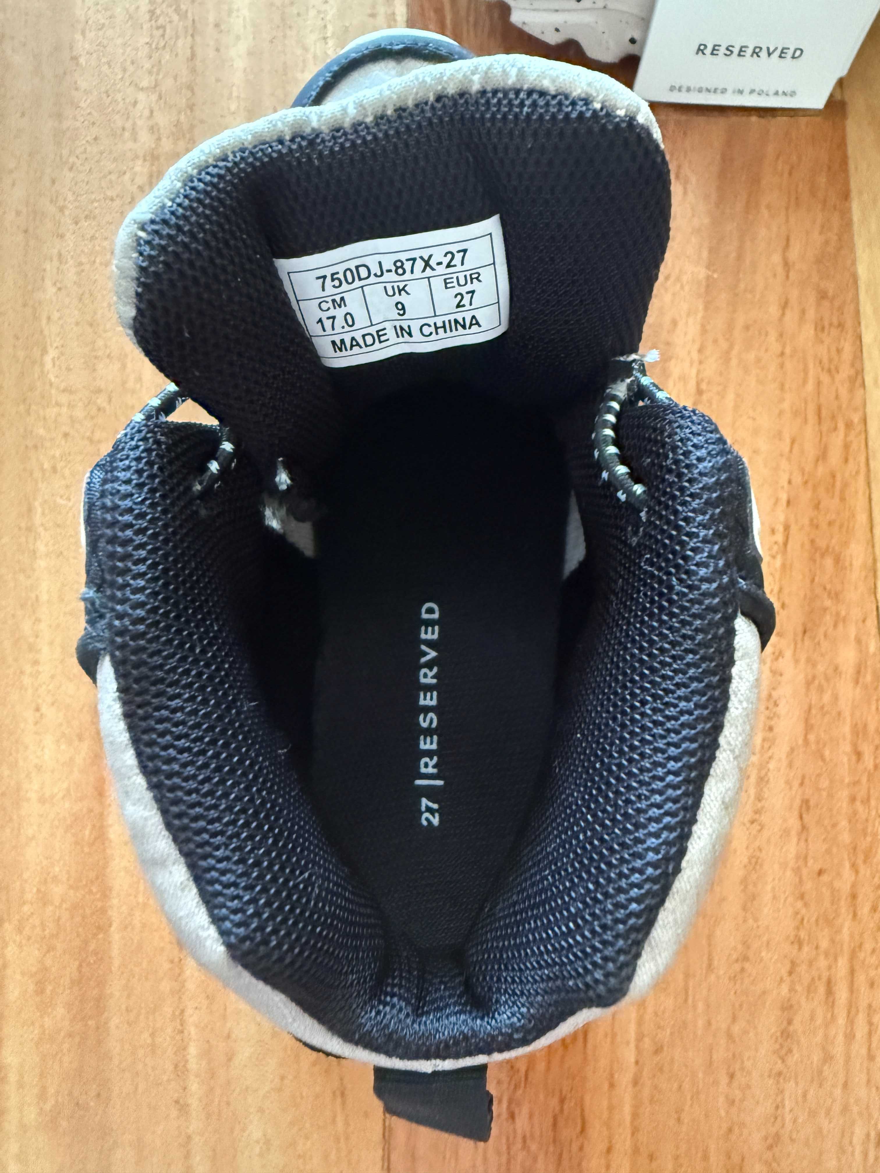 Sapatos desportivos para criança