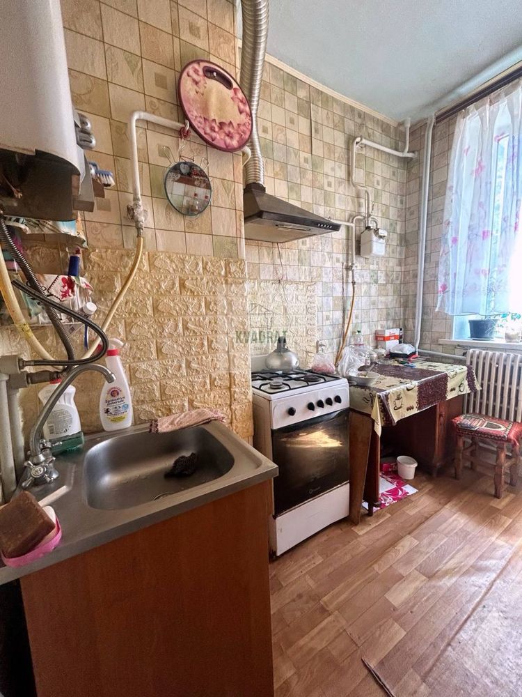 Продам 2-кімнатну квартиру біля делікатесів