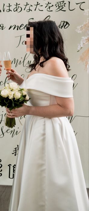 Весільна сукня міді