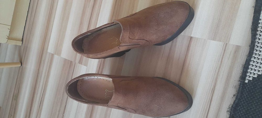 Buty damskie na koturnie i platformie