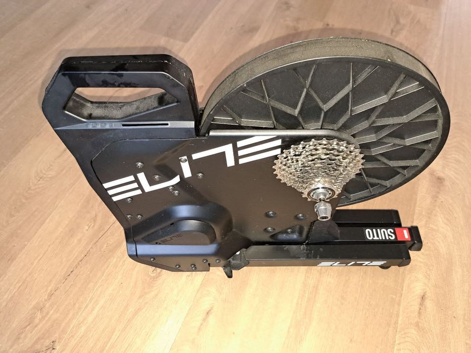 Elite Suito Z Kasetą Shimano 105