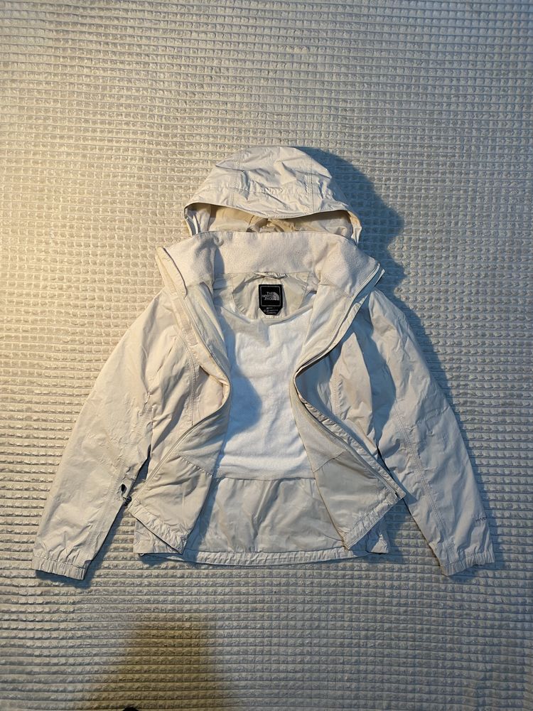 Женская Белая весенняя куртка The North Face tnf на мембрані| M размер