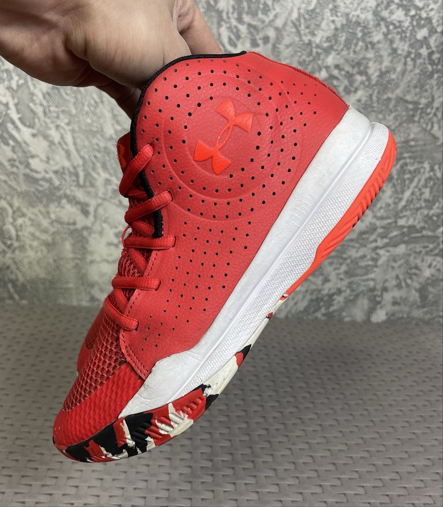Under Armour Boys Jet кроссовки 38 размер баскетбольные красные