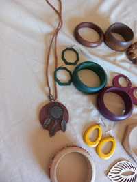 Conjunto brincos e pulseiras em Madeira