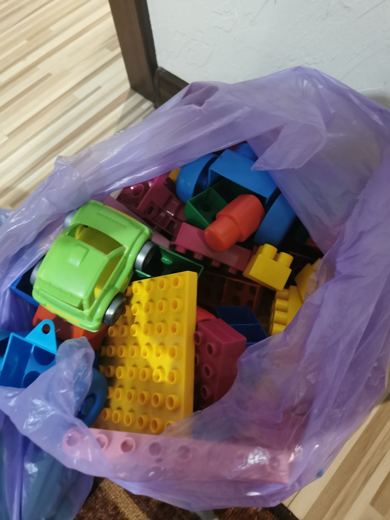 Klocki z wadera i inne dwa worki klocków