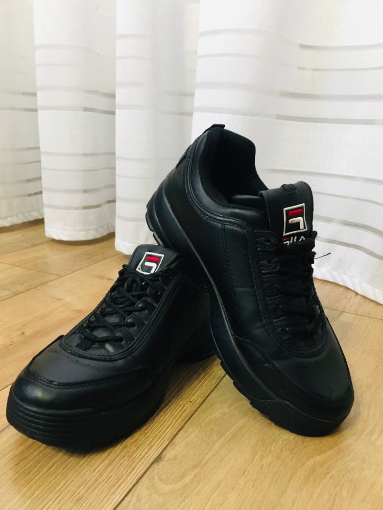 Жіночі чорні Кросівки Fila Disruptor