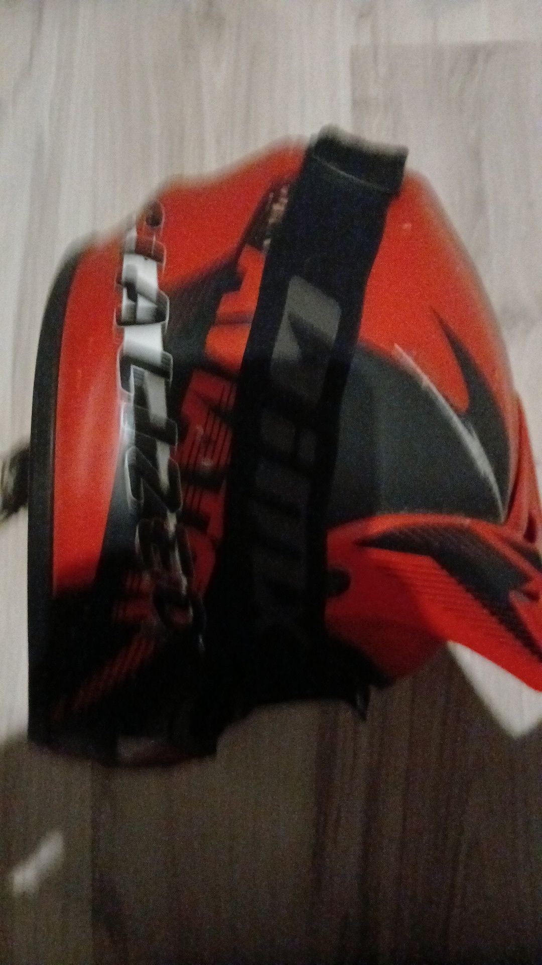 Sprzedam kask na crossa