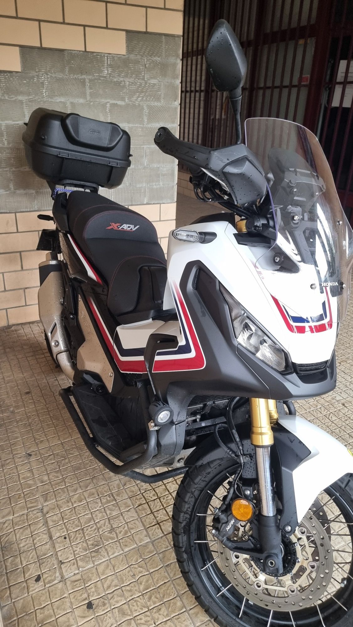 Honda Xadv- 750 ( superscooter )