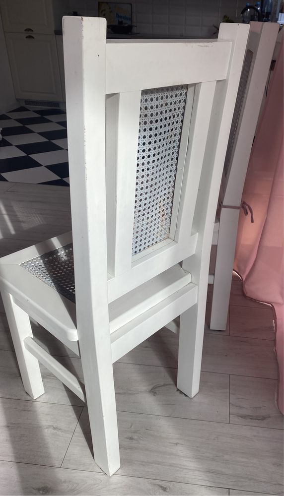 Krzesło drewniane białe z rafią