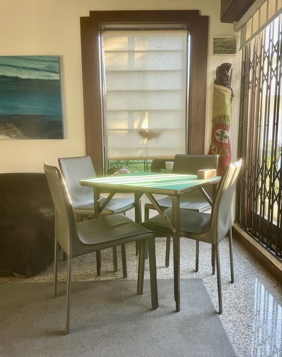 4 cadeiras em couro sintético cinzentas (preço negociável]