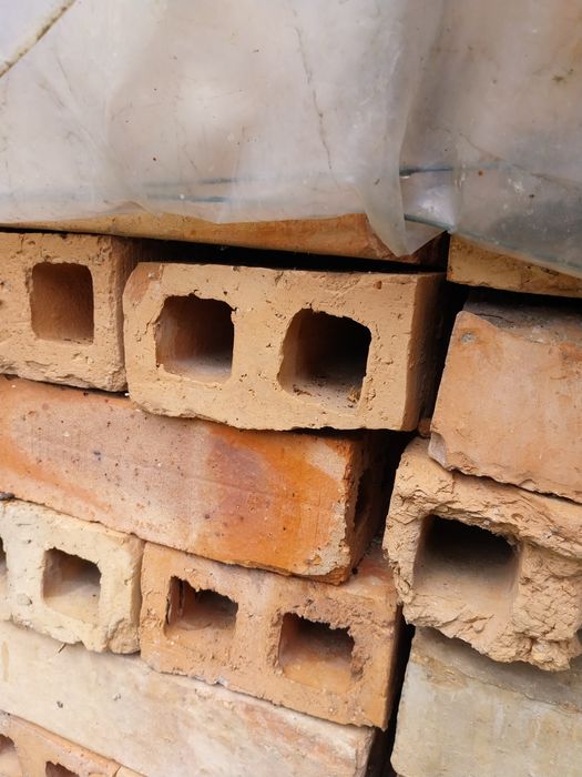 cegła czerwona palona  dziurawka nowa