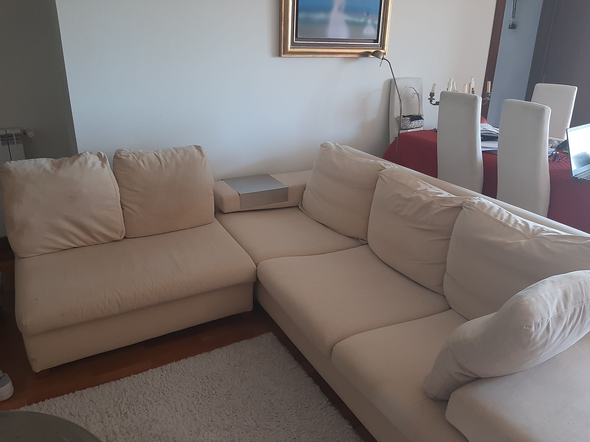 Sofá com chaise longue de plumas