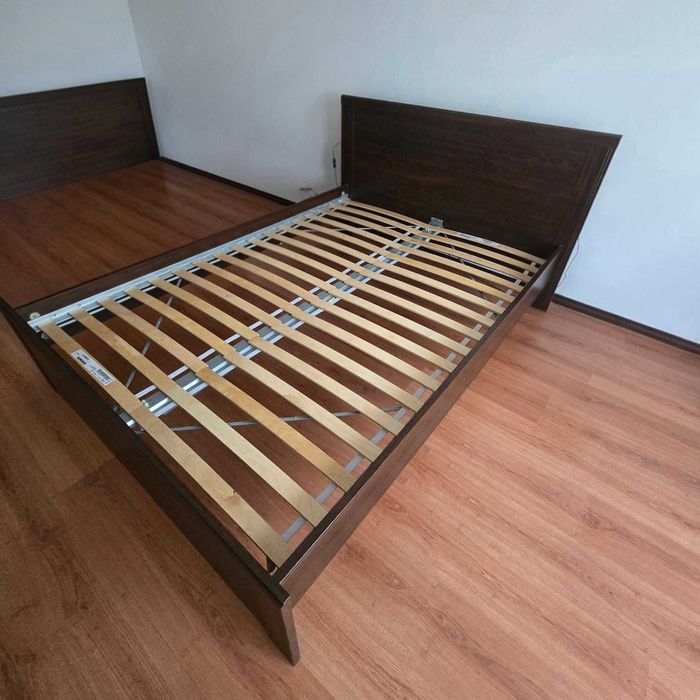 Cama de casal Ikea com colchão
