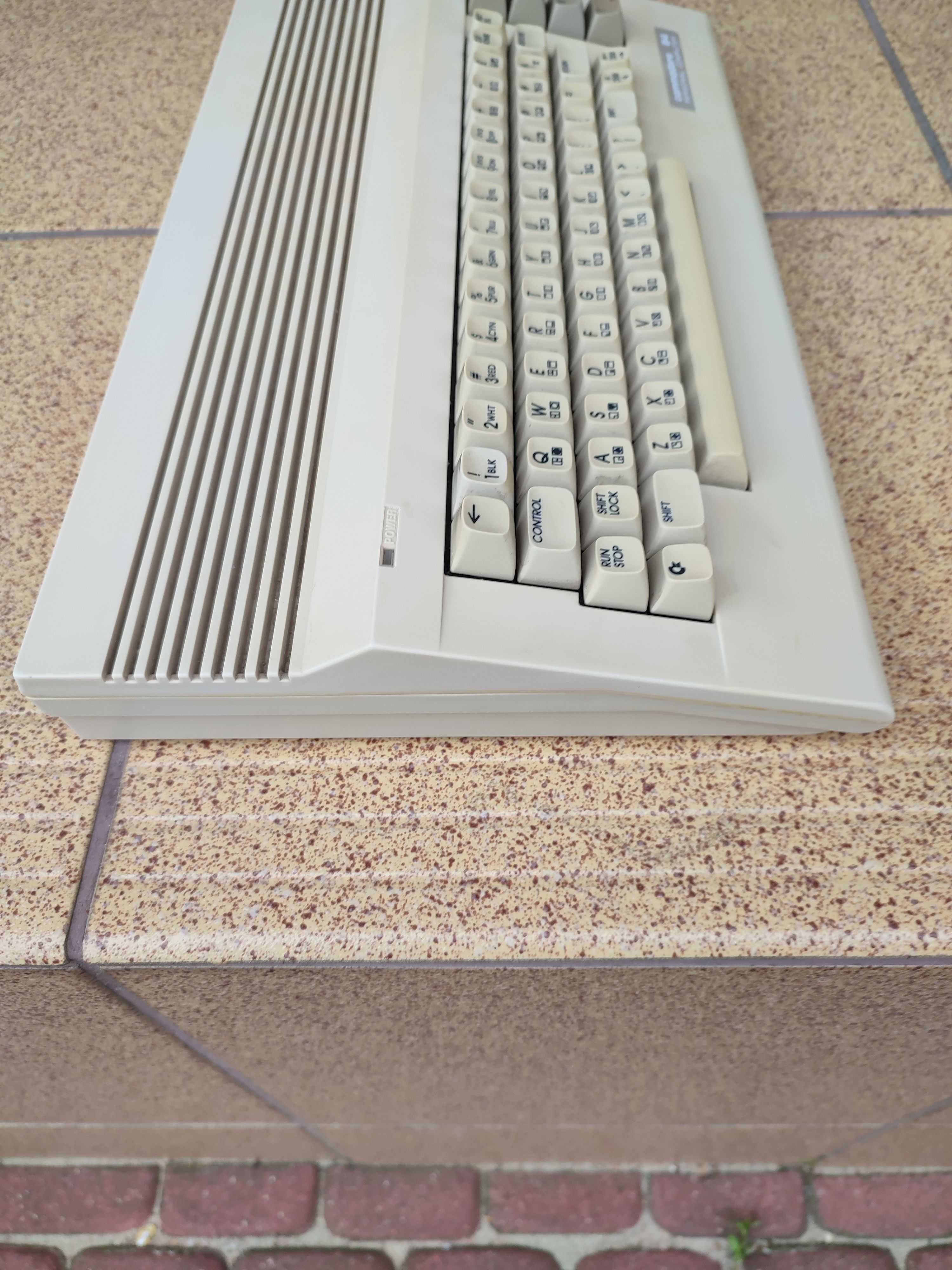 Commodore C64 pełny zestaw gry kartridż tapecart joystick magnetofon