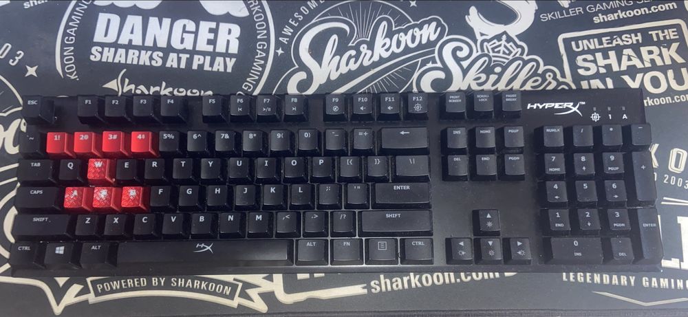 Teclado Hyper X alloy fps com NumPad