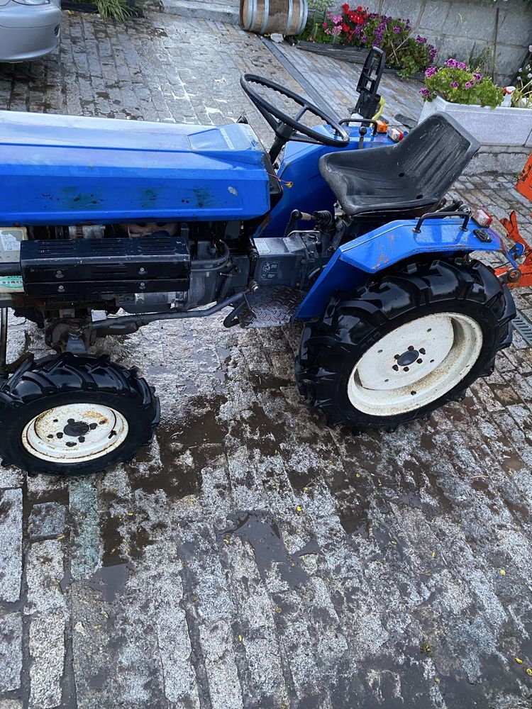 Trator 4x4 de 20cv
