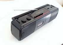 Radiomagnetofon Boombox HITACHI TRK 640 E z wejściem CD/Line.