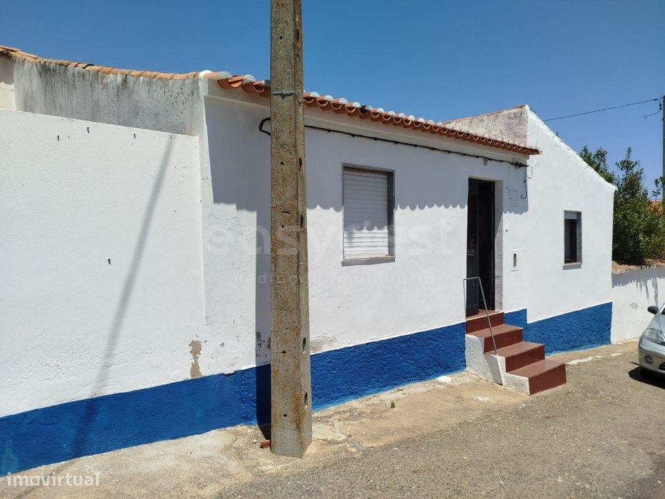 Moradia com 3 quartos e Logradouro localizada em Albernoa, Beja