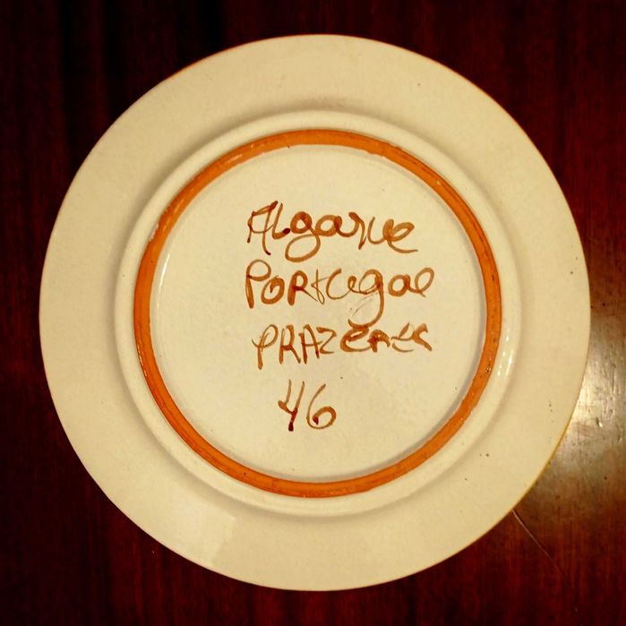 Prato de cerâmica pintado á mão