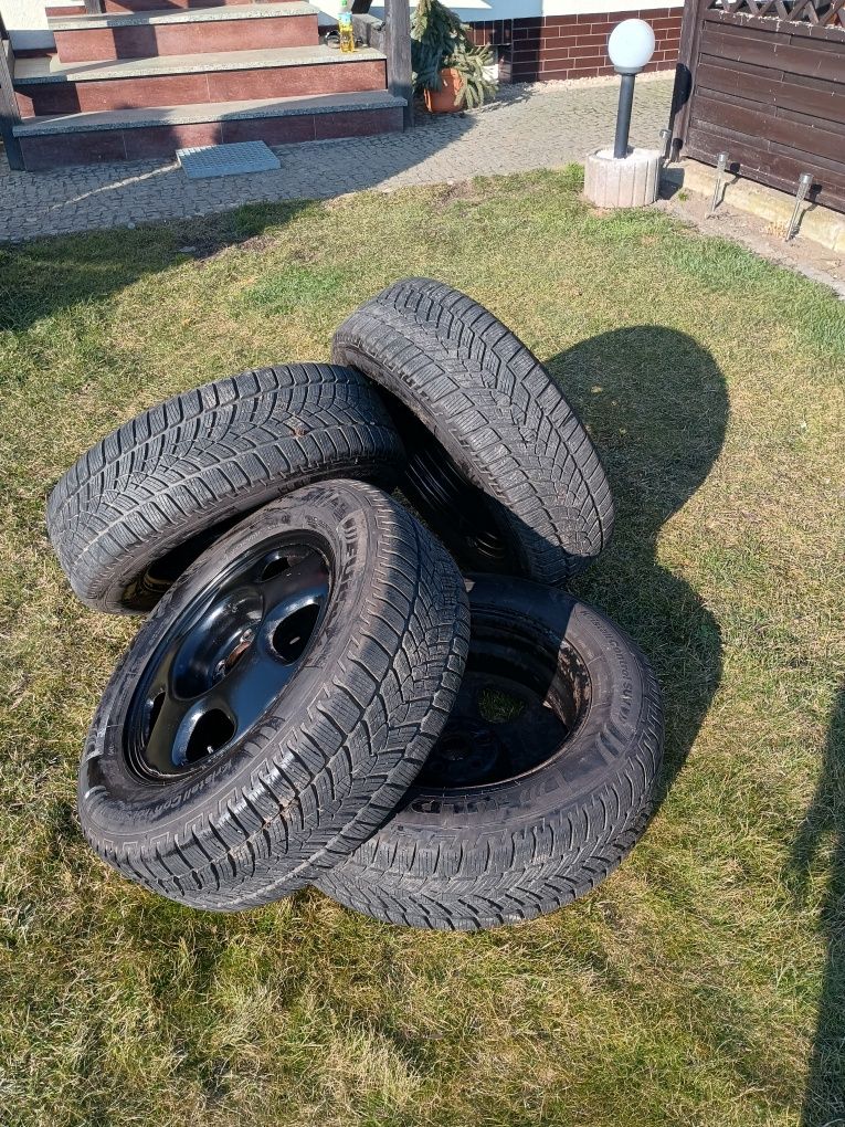 Opony Fulda zima 225/65/17 plus koła stalowe Honda CRV