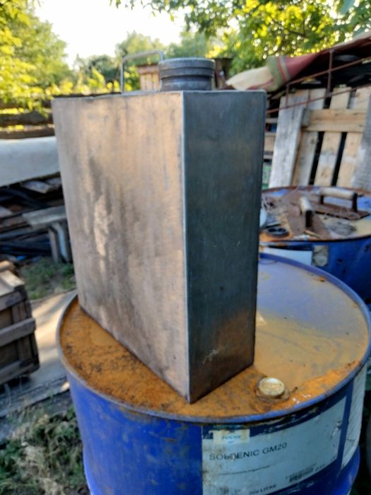 Продам канистру нержавейка.