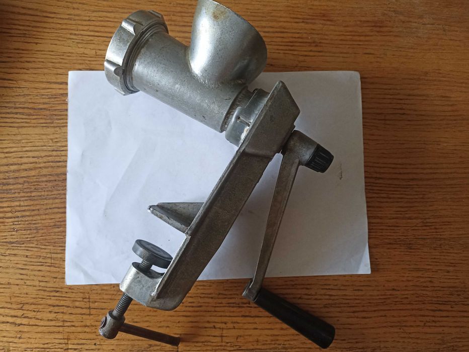 Мясорубка из СССР со съемной головой.