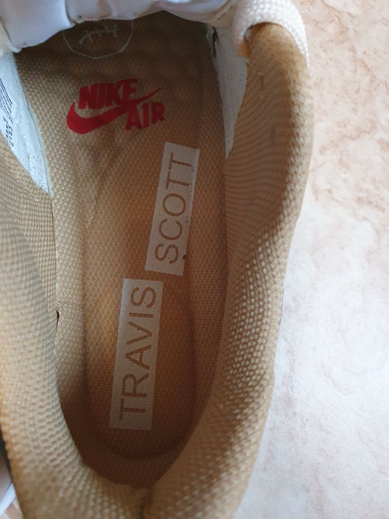 Nike Travis gucci