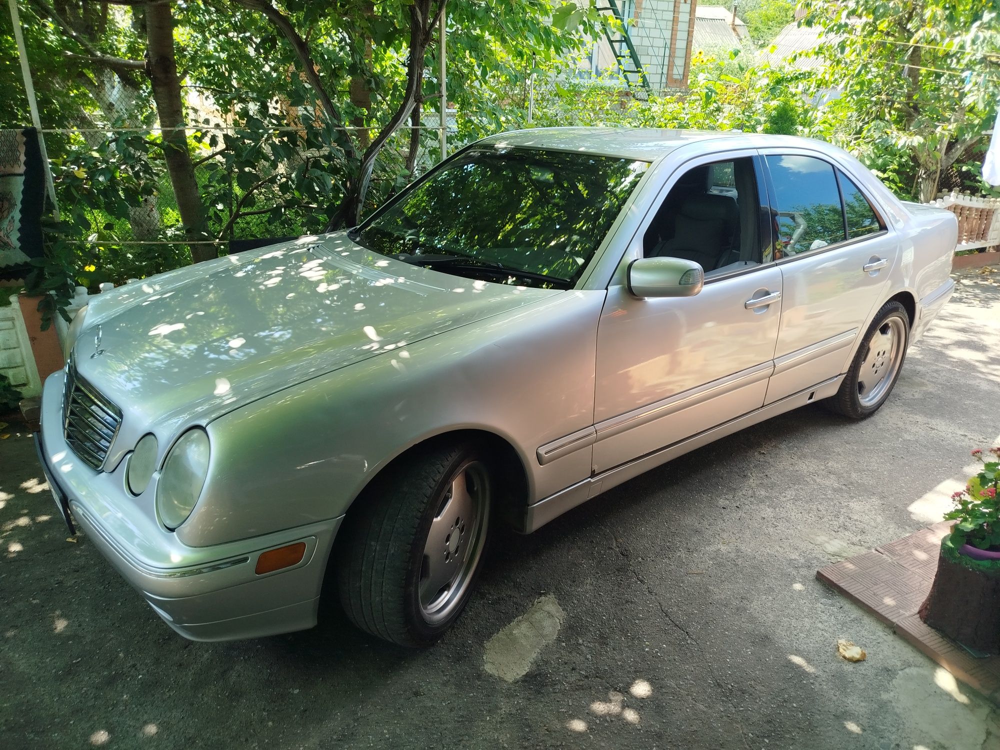 Продам mercedes benz w210 е320 американка