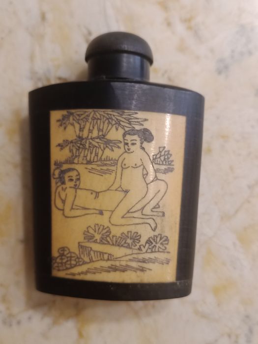Frascos de rapé eróticos ou snuff bottle