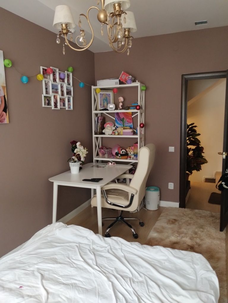 Продам котедж з ремонтом та меблями 160 м², 4 кім., Ременів Терміново