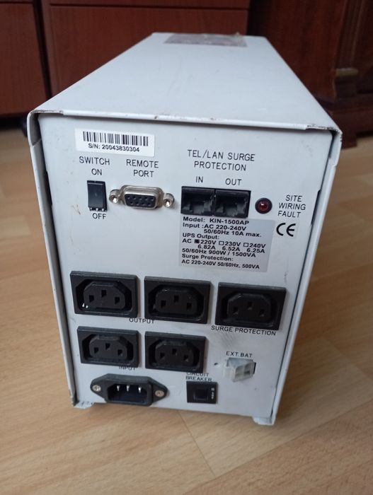 Источник бесперебойного питания PowerCom KIN-1500AP.