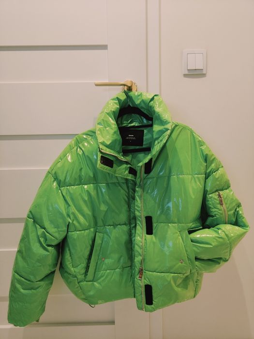 Kurtka puffer S lakierowana zielona