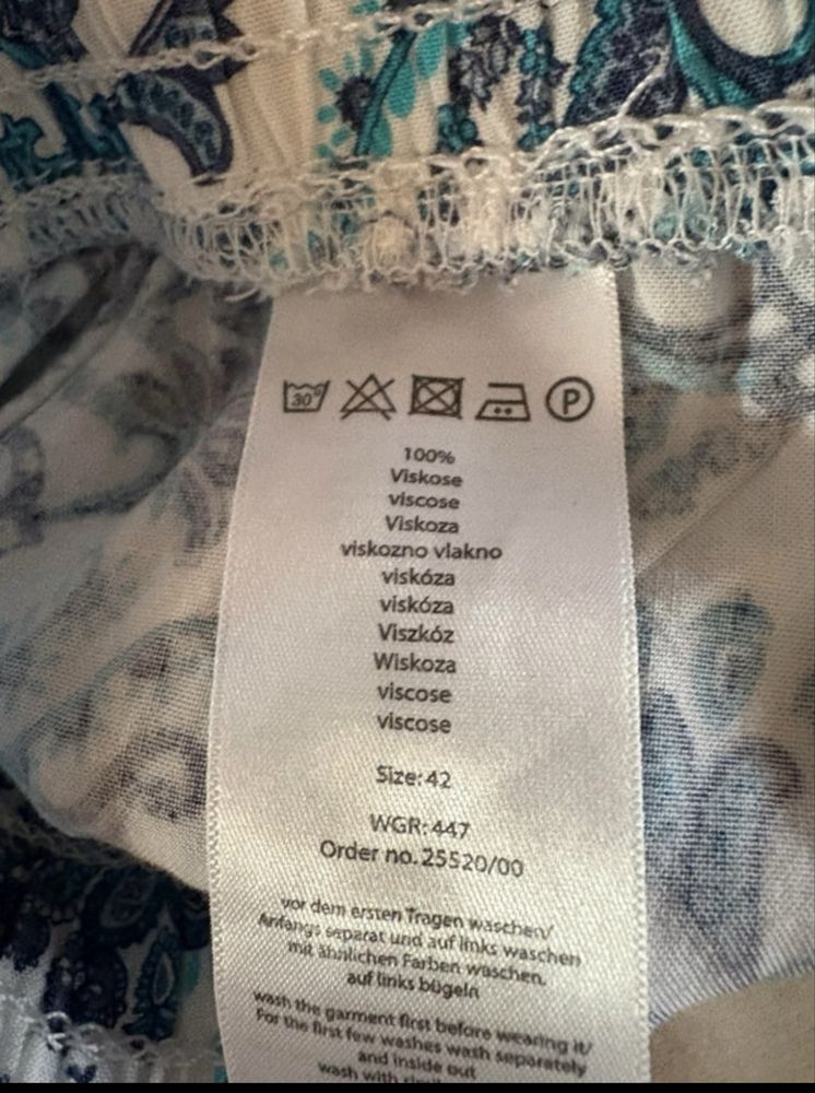 Krotka spódnica Janina 42 Wiskoza sto procent Stan bardzo dobry