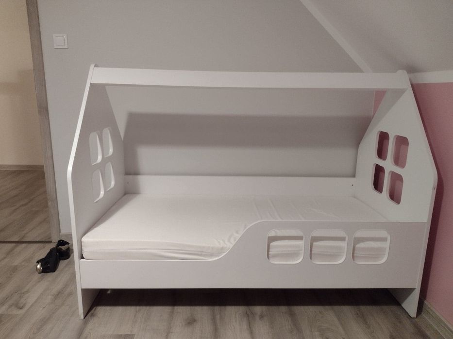 Łóżko dziecięce domek