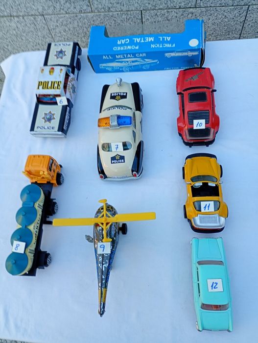 Brinquedos em Madeira -chapa-e plástico