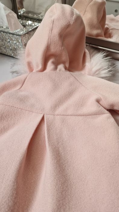 Płaszczyk  w kolorze jasnego różu z futerkiem rozmiar 68