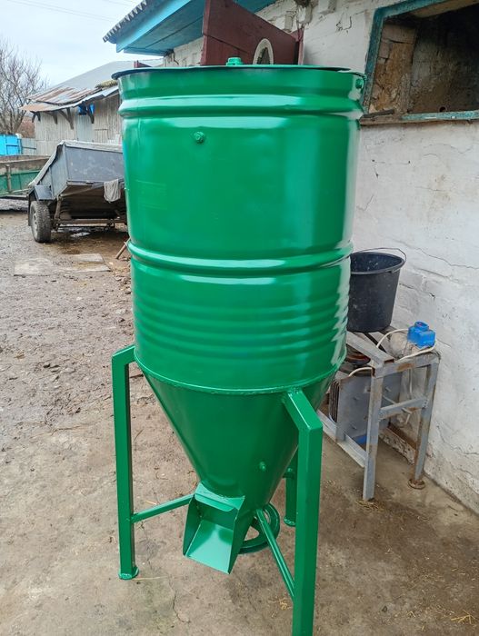 Продам кормозмішувач