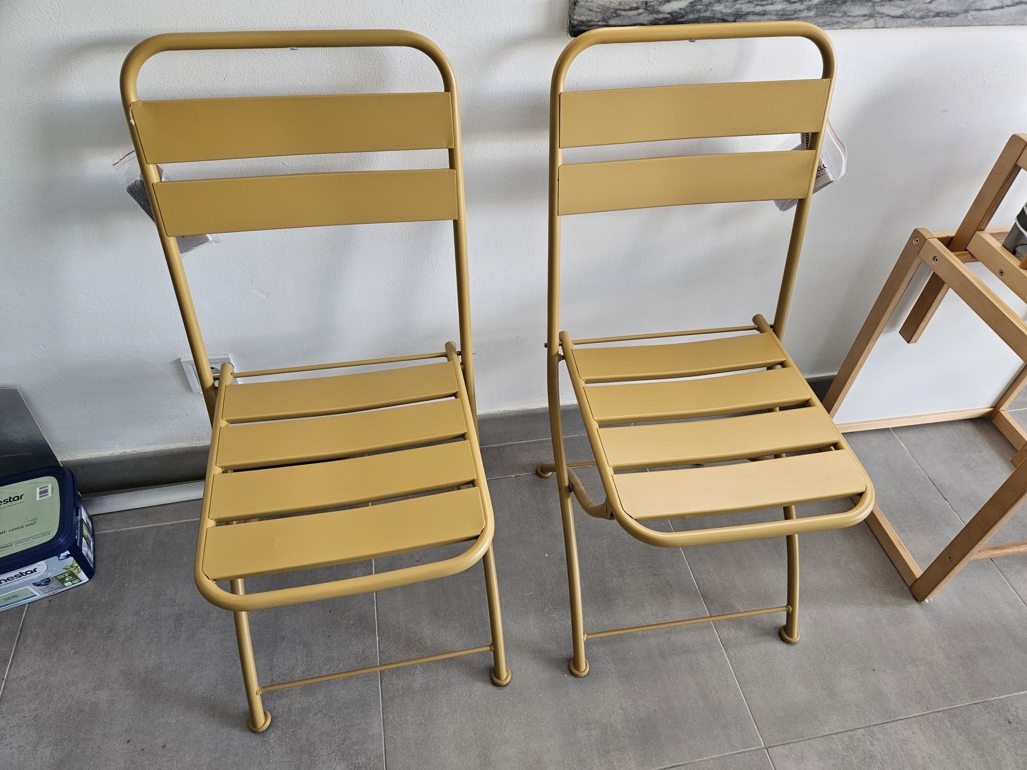 Conjunto de mesa dobrável mostarda para varanda Sklum