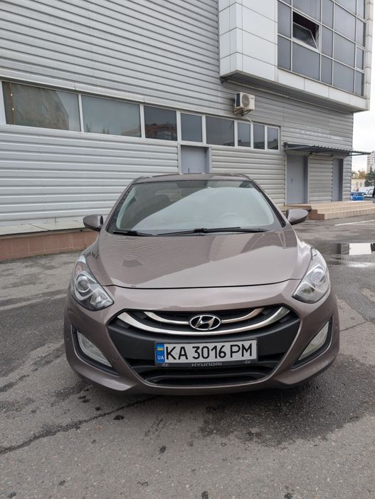 Терміново продам автомобіль Hyundai i30 1.4 2012 дизель механіка